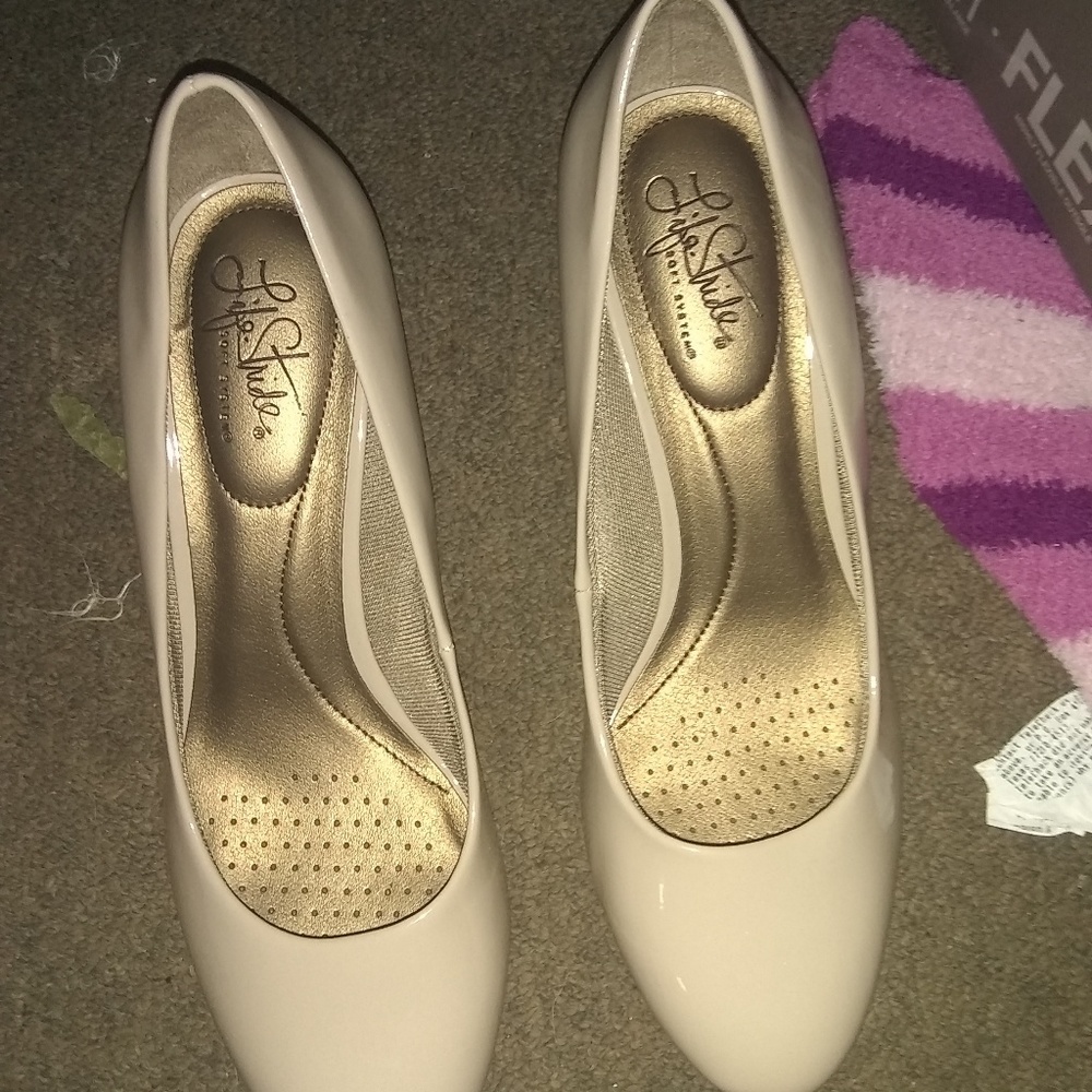 Brand new  Nude Color size 10w Heels